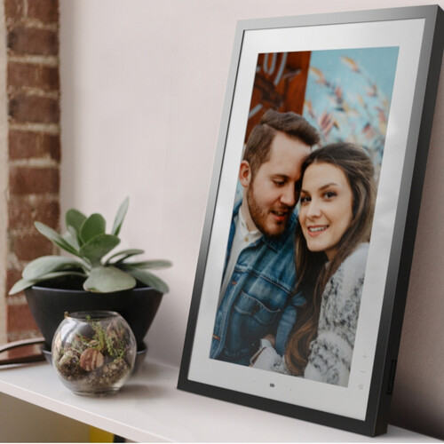 digital picture frame for a thoughtful mothers day gift