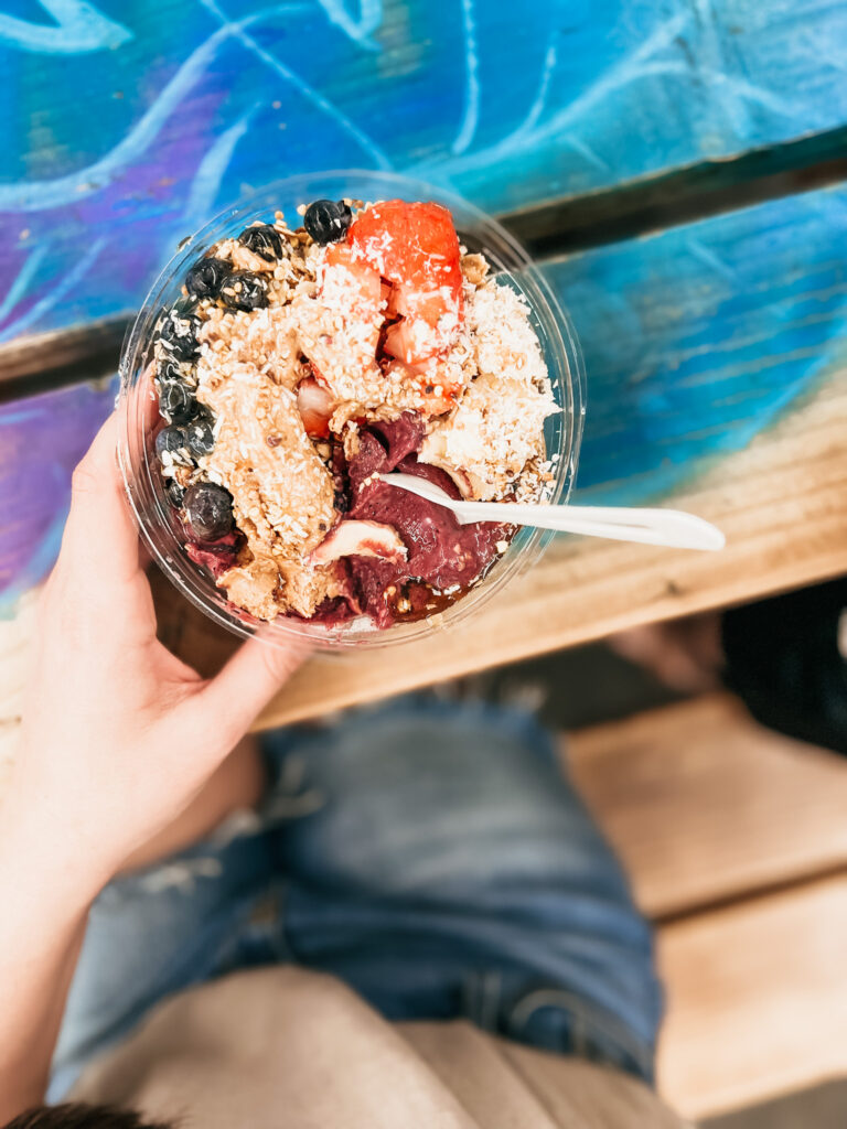 Anakes Juice Bar Acai bowl