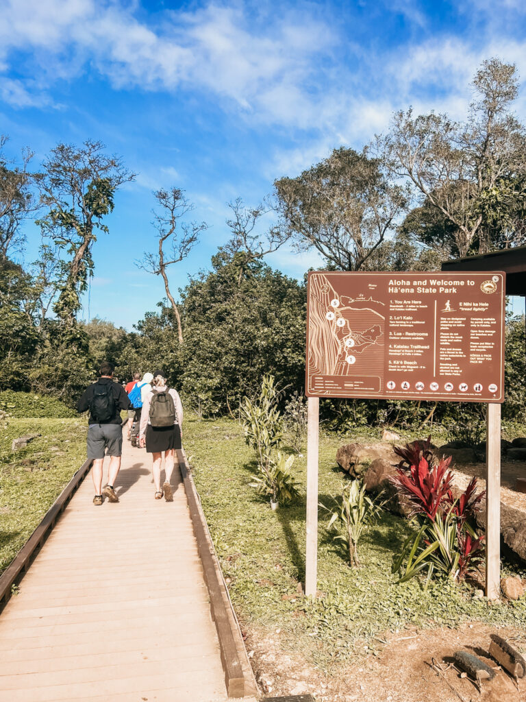 boardwalk to walk to ke'e beach